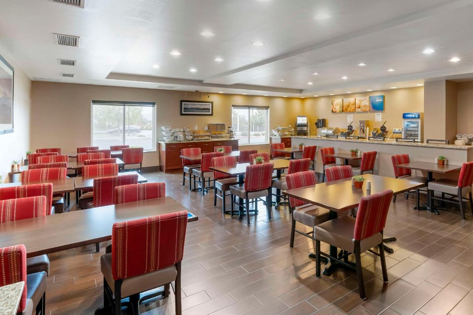 Comfort Suites Redding - Shasta Lake Hotel in Redding