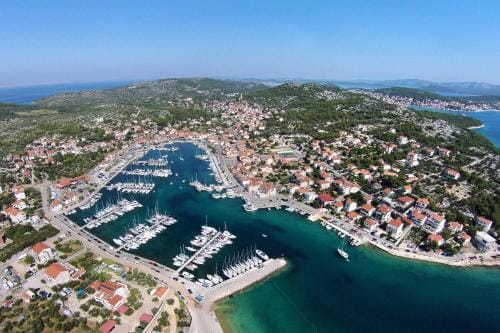 Apartments and rooms with parking space Jezera, Murter - 5082 Hotel in Tisno