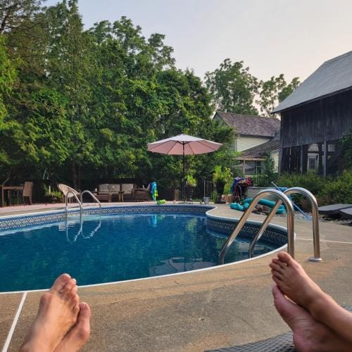 The Walnut Grove BnB Hotel in Lake Erie
