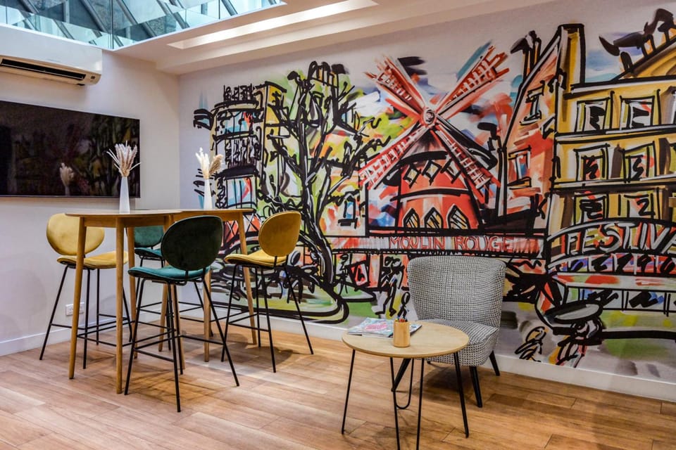 Hotel Le Montmartre - Saint Pierre Hotel in Paris