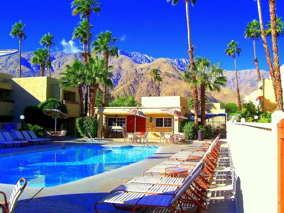 Desert Vacation Villas Resort in Palm Springs