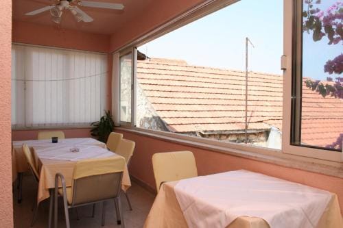 Rooms by the sea Vrboska (Hvar) - 4600 Hotel in Vrboska