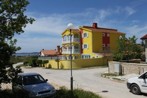Triple Room Peroj 2235a Hotel in Fažana