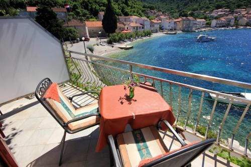 Apartments and rooms by the sea Racisce, Korcula - 4341 Hotel in Račišće