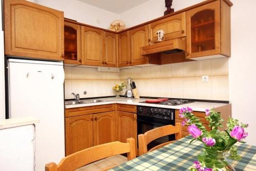 Apartments and rooms by the sea Racisce, Korcula - 4341 Hotel in Račišće