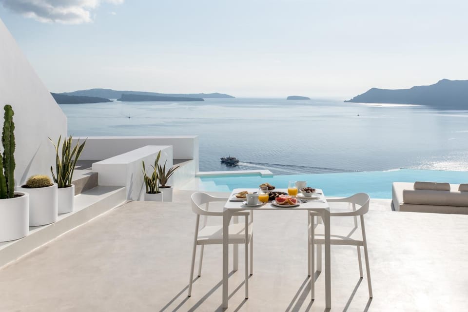 Saint Santorini Hotel in Oia