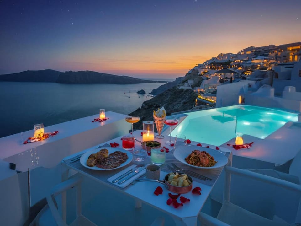 Saint Santorini Hotel in Oia