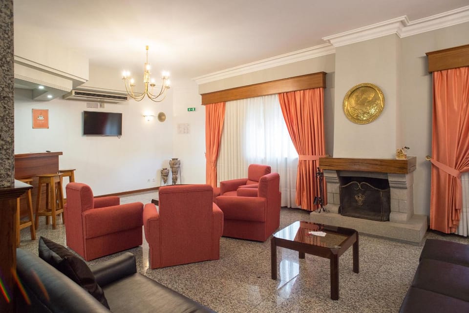 Shared lounge/TV area