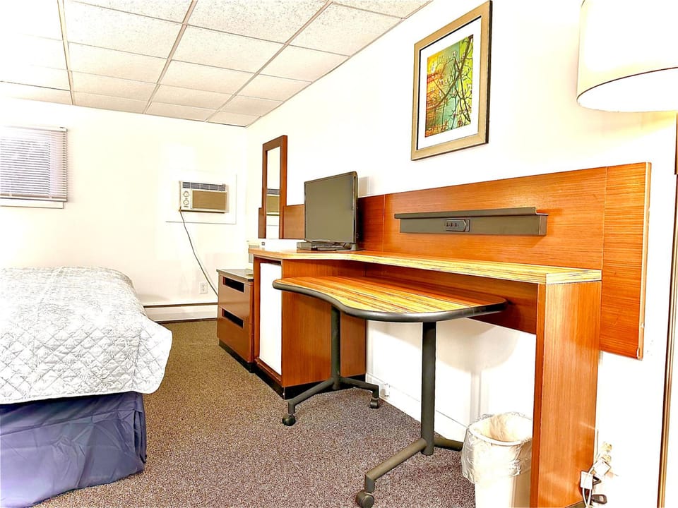 Shared lounge/TV area