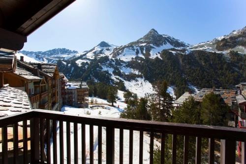 Huge Superior 4 Bedroom Apartment, Arc 1950, Les Arc, Spaciously Sleeps 8 to 10 over two floors, Ski Hotel in Bourg-Saint-Maurice