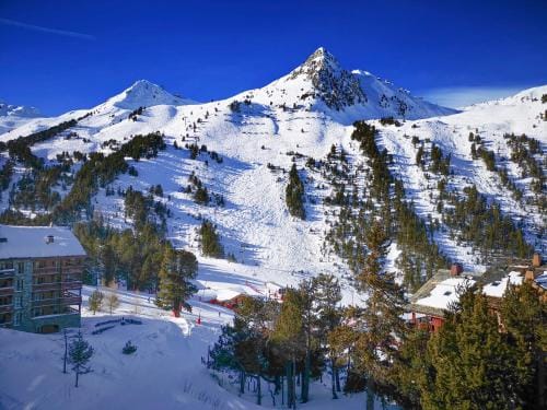 Huge Superior 4 Bedroom Apartment, Arc 1950, Les Arc, Spaciously Sleeps 8 to 10 over two floors, Ski Hotel in Bourg-Saint-Maurice