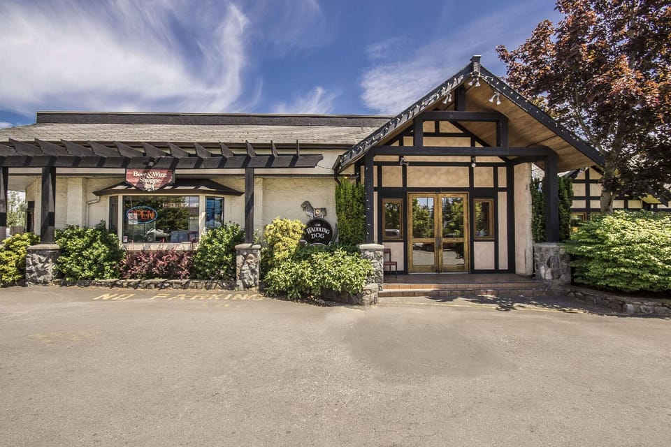 Quality Inn Waddling Dog Hotel in Southern Gulf Islands