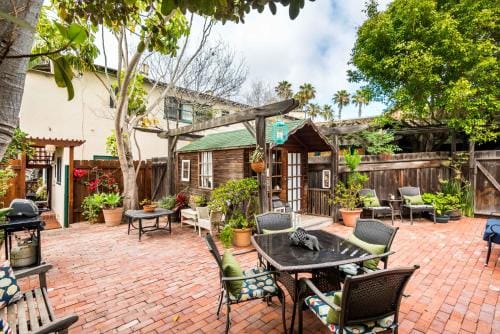 Redwood Hollow Cottages Hotel in La Jolla