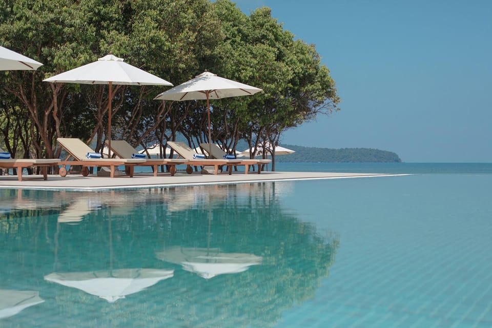 Swimming pool [outdoor]