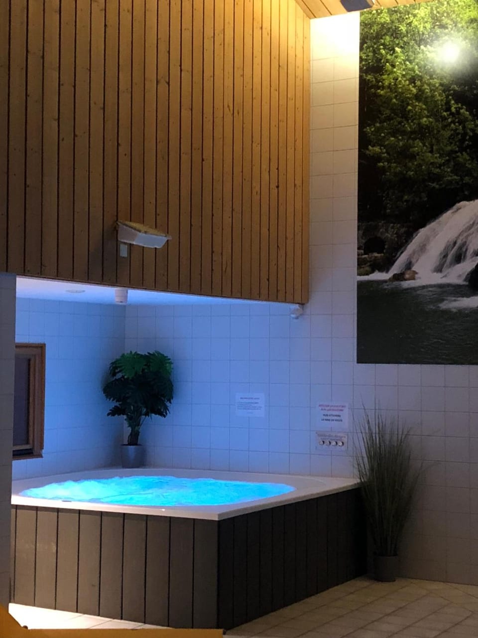 Hotel Restaurant Etoile des Neiges Piscine Jacuzzi Sauna Massage Salle de Jeux Hotel in Métabief