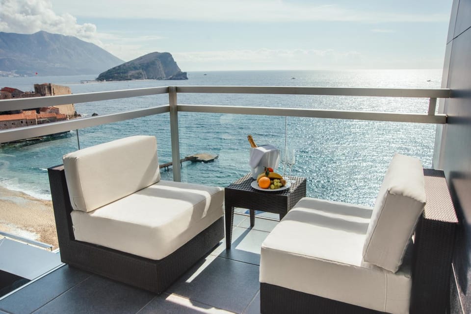 Avala Resort & Villas Hotel in Budva