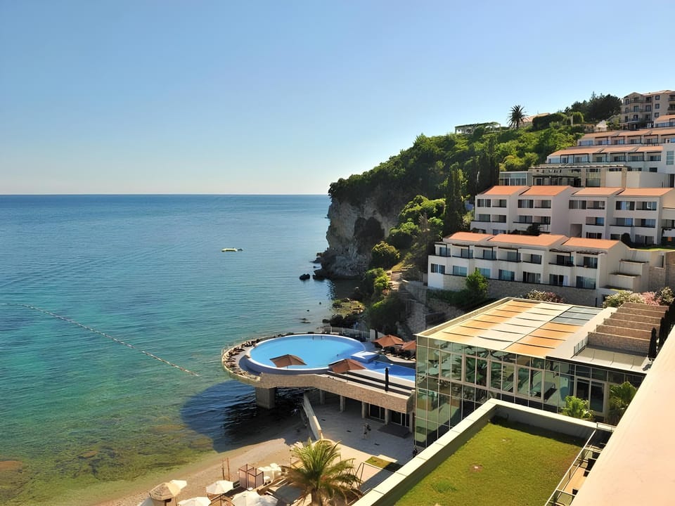 Avala Resort & Villas Hotel in Budva