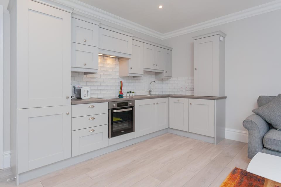 5 Star - The Ulsterville Residences - Free On-site Parking Hotel in Belfast