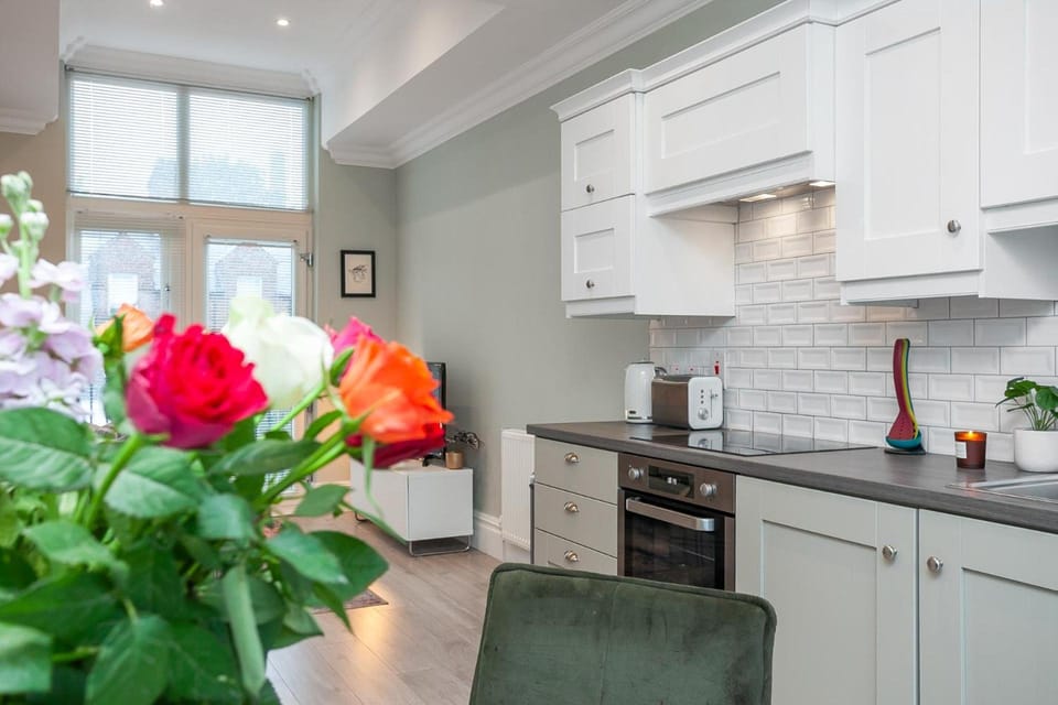 5 Star - The Ulsterville Residences - Free On-site Parking Hotel in Belfast