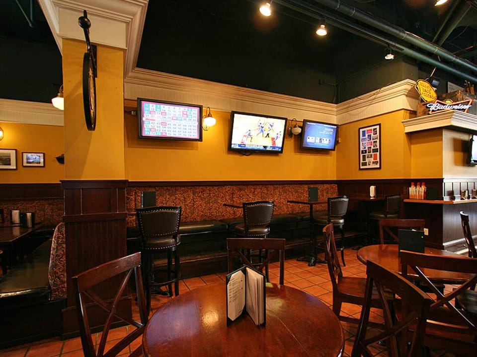 The Met Hotel Hotel in New Westminster