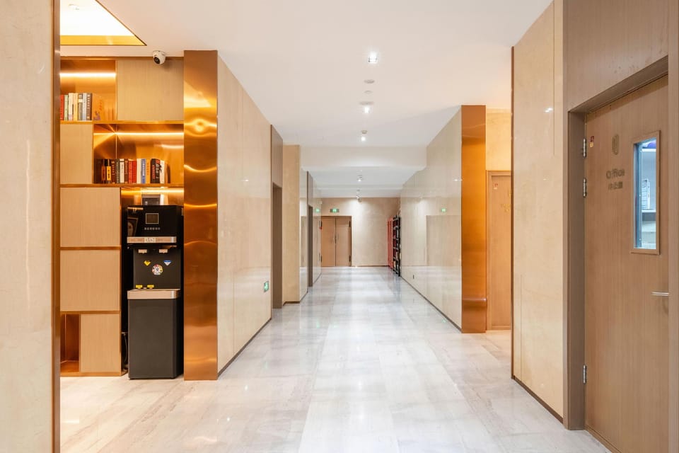 IU Hotel Beijing West Station Lize Business Zone East Liuliqiao Metro Station Hotel in Beijing