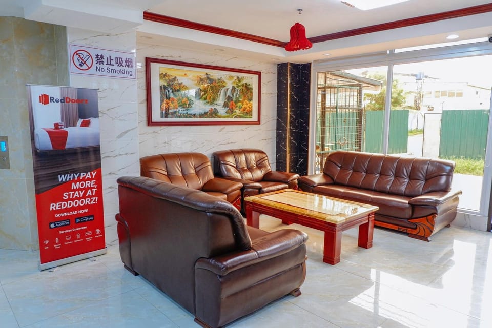 RedDoorz Plus near Camella La Brisa Lapulapu Hotel in Lapu-Lapu City