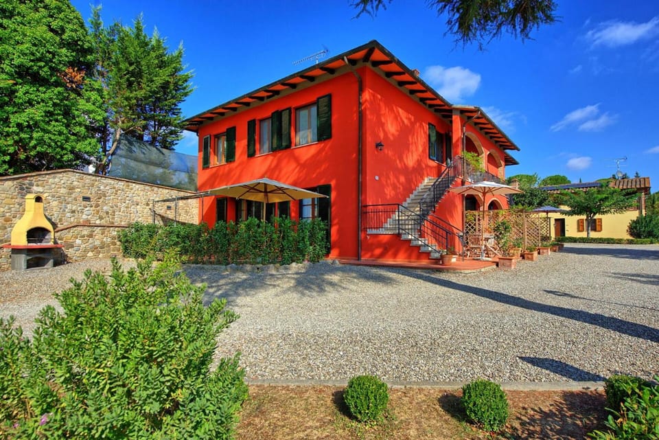 Casa Rossa by PosarelliVillas Hotel in Tuscany