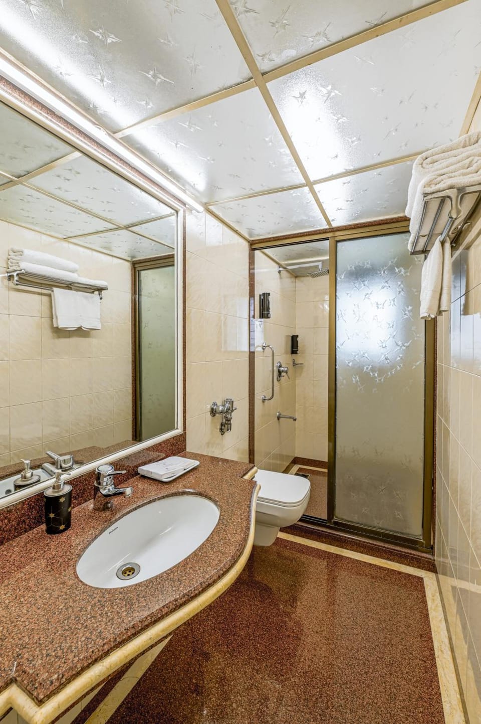 Hotel Regal Enclave Hotel in Mumbai