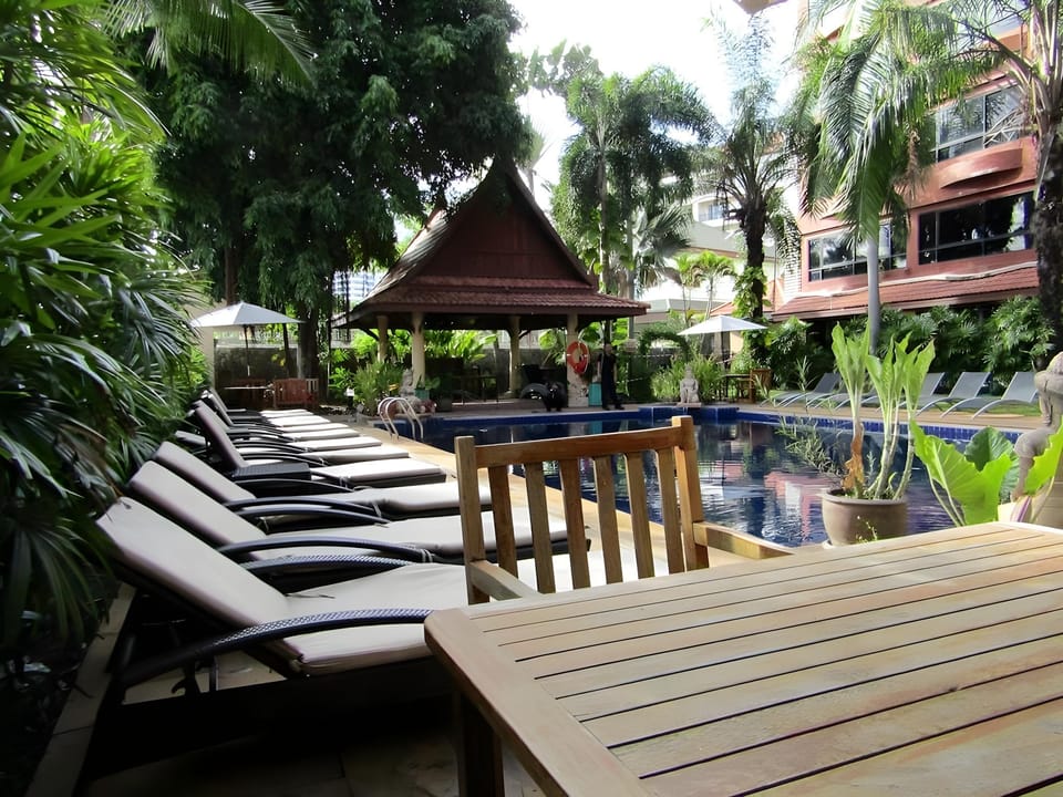 Nova Park Hotel  Hotel in Pattaya City