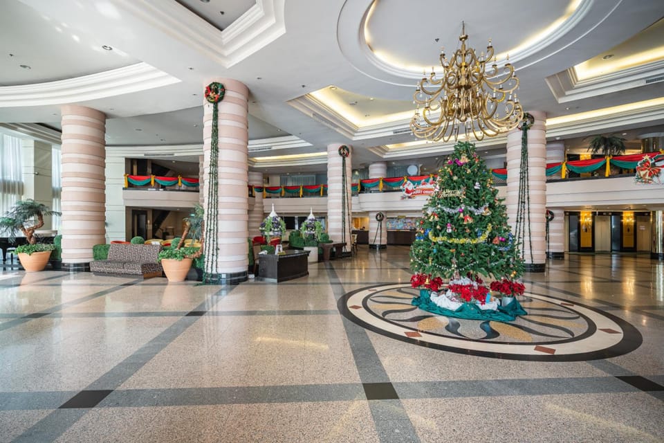 Jomtien Palm Beach Hotel & Resort - Family-Friendly Hotel in Pattaya City