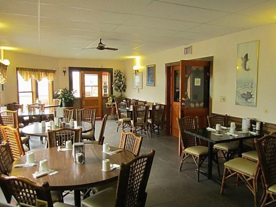 Kluane Park Inn Inn in Yukon