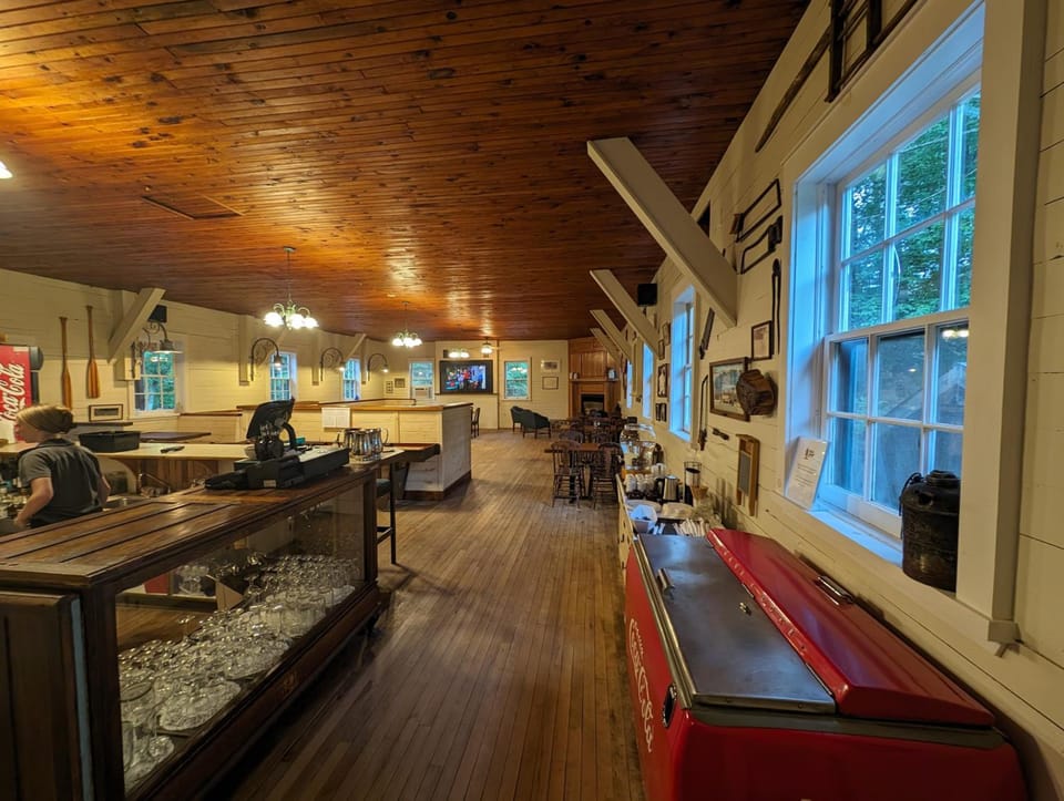 Pine Lodge Inn in Quebec