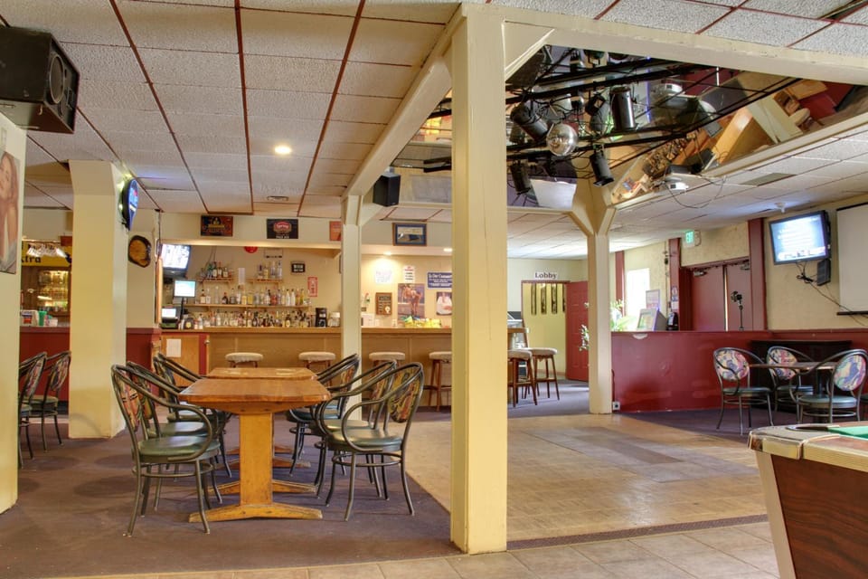 Villagers Inn Hotel in British Columbia