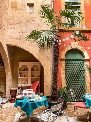 Rue du Chateau Hotel in Tarascon