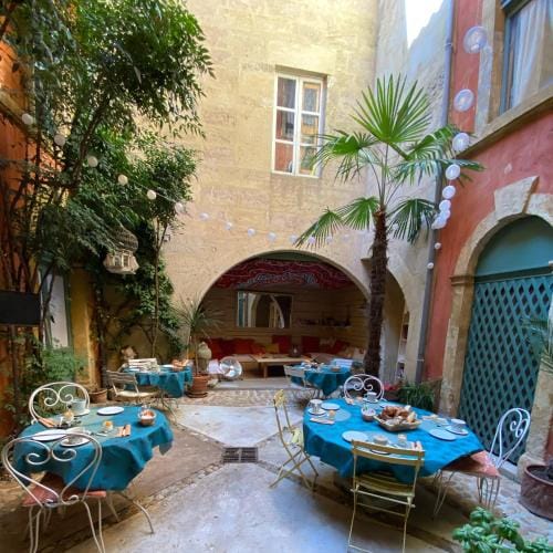 Rue du Chateau Hotel in Tarascon