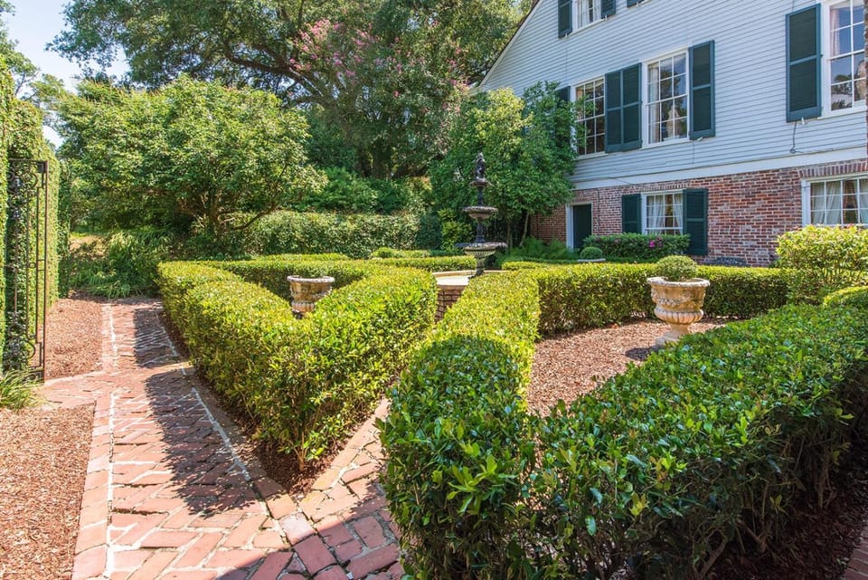 The Burn Bed and Breakfast Hotel in Natchez