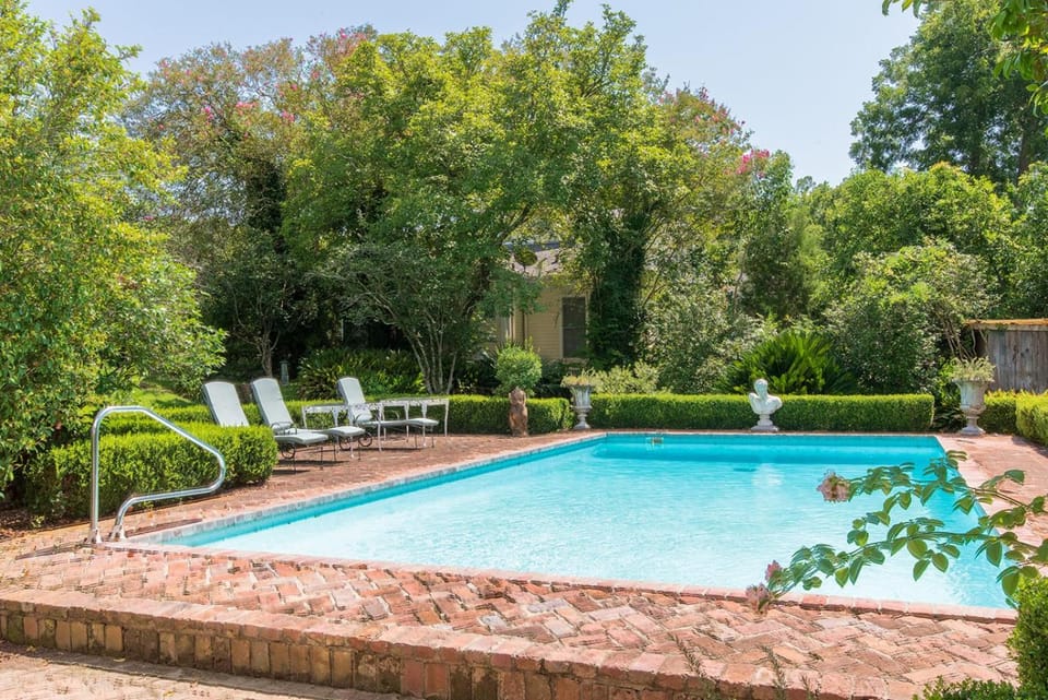 The Burn Bed and Breakfast Hotel in Natchez