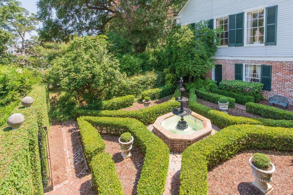 The Burn Bed and Breakfast Hotel in Natchez
