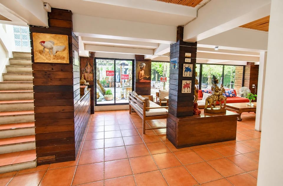 Villa Cha Cha Banglumphu Hotel in Bangkok