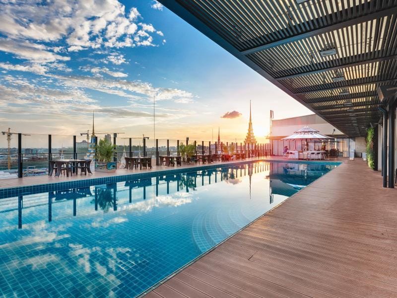 Swimming pool [outdoor]