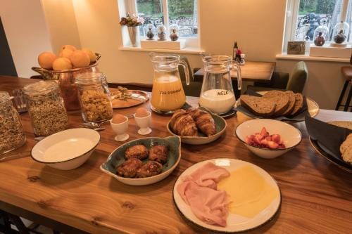 B&B - Brasserie De Lindeboom Hotel in Zeeland, Netherlands