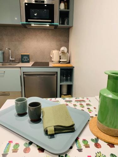 "Une Pause au Vert" Studio 2 personnes Hotel in Provence-Alpes-Côte d'Azur