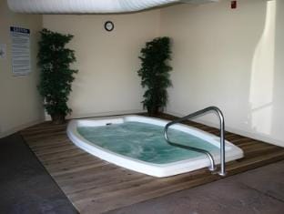 Hot tub