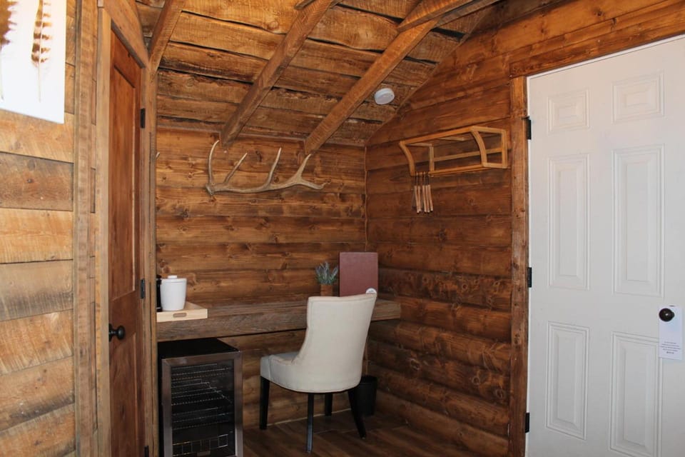 Elkhorn Cabins and Inn Motel in West Yellowstone
