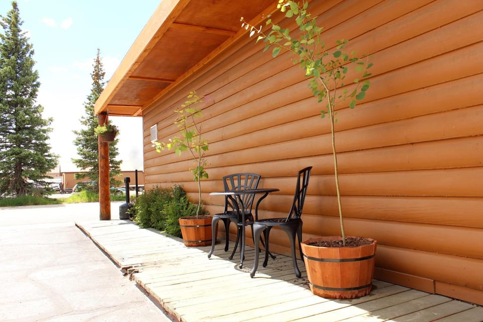 Elkhorn Cabins and Inn Motel in West Yellowstone