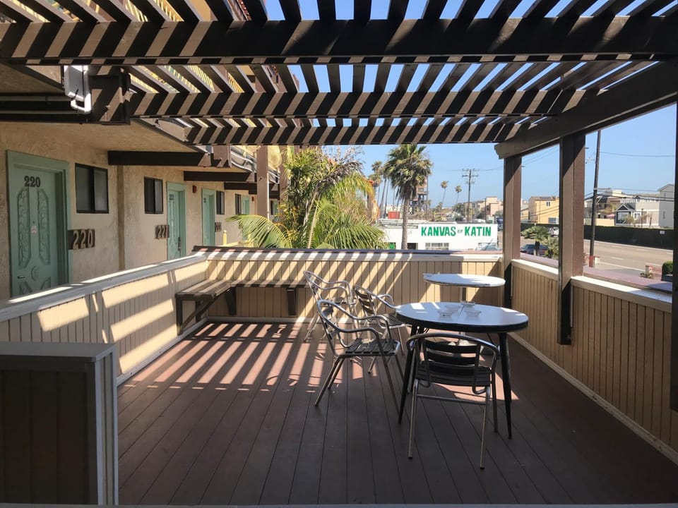 777 Motor Inn Motel in Surfside