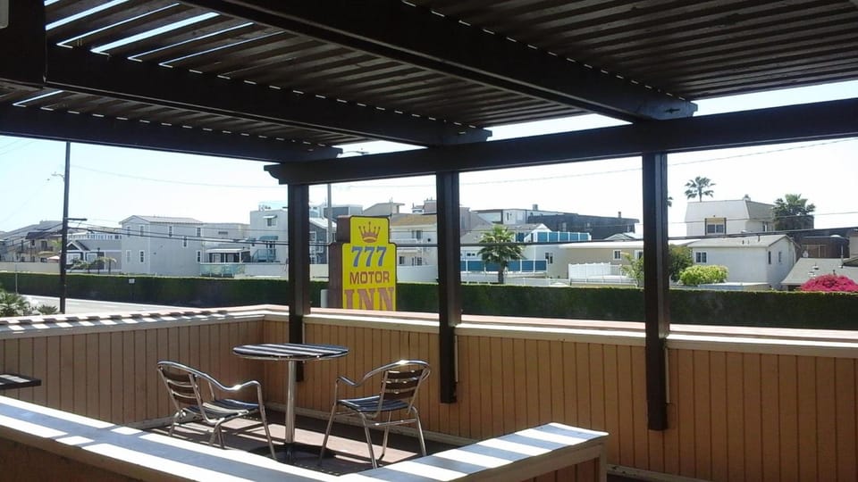 777 Motor Inn Motel in Surfside