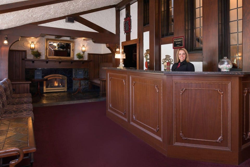 Red Coach Inn Inn in Goat Island