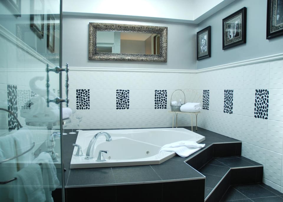 Rosellen Suites at Stanley Park Hotel in Vancouver