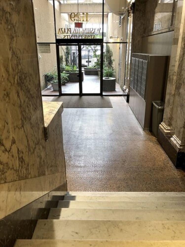 Washington Plaza - Portland Hotel in Portland